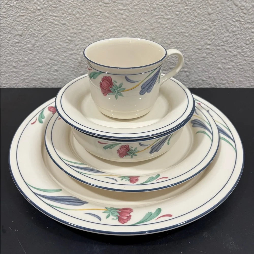 Lenox Chinastone Poppies on Blue 5 Piece Place Setting with Floral Design - Picture 2 of 12